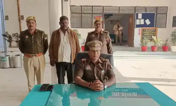 इलिया पुलिस की बड़ी कार्रवाई, ट्रक से 39 मवेशी बरामद; चालक गिरफ्तार, तीन तस्करों पर मुकदमा दर्ज